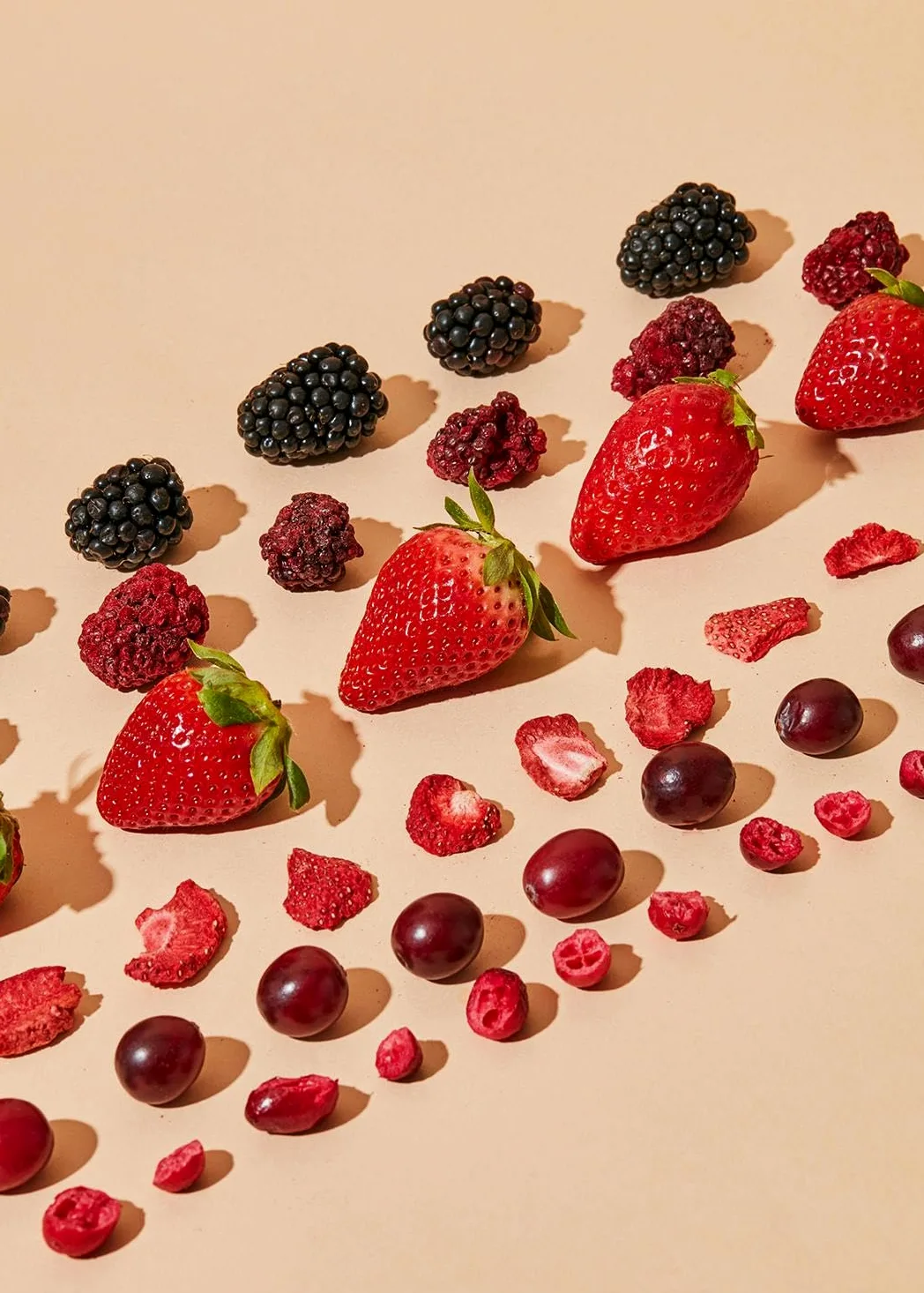 KoRo - Frutti di bosco liofilizzati 350 g - fragole, more e mirtilli rossi - da aggiungere al muesli o nel porridge - 100% frutta