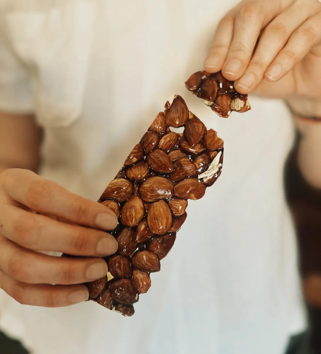 Torronificio Nitro - Croccante Siciliano Artigianale di Mandorle, Pistacchi, Nocciole, Sesamo | Dolce Tipico della Tradizione Siciliana | Confezione regalo da 4 pezzi | Prodotto in Sicilia |