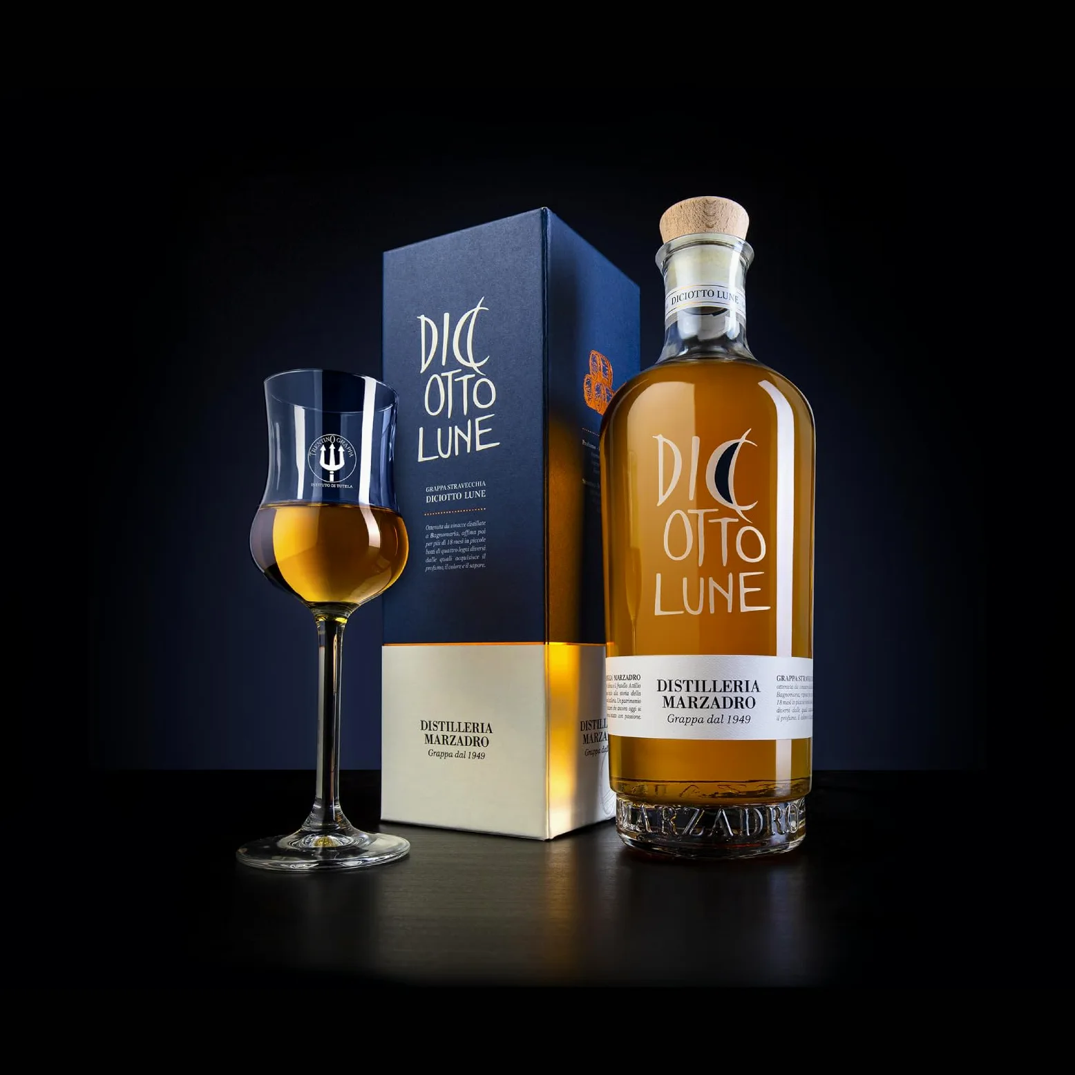 Marzadro, Grappa le Diciotto Lune, Invecchiamento 18 mesi, Confezione con Astuccio - Bottiglia in Vetro da 700ml