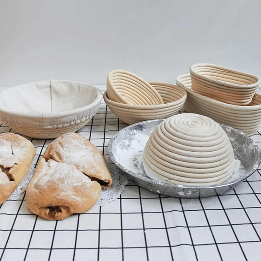 Set per la cottura del pane – pane croccante fai da te con cestino per lievitazione, carta per pasta, frusta per pasticceria, coltello da panetteria + ricetta e istruzioni per il pane a lievito (set