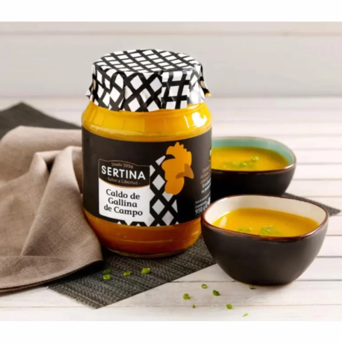Sertina Brodo Di Pollo Ruspante Confezione Da 6 | 6 x 950 g| L'unico brodo sul mercato con 830 g di pollo per barattolo | Zuppa concentrata naturale, senza conservanti | cotto lentamente