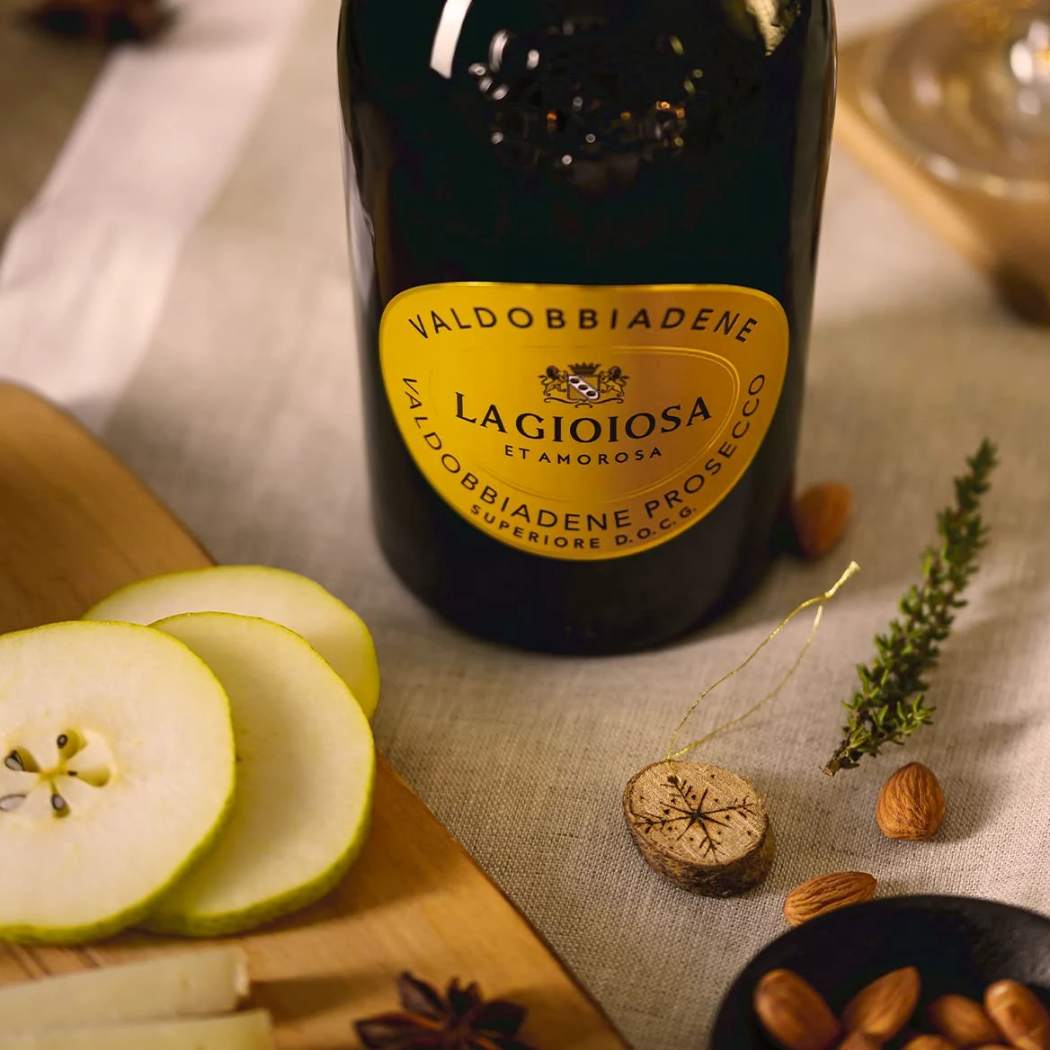 La Gioiosa Valdobbiadene Prosecco Superiore DOCG Extra Dry Spumante 75 cl - Cartone da 6 Bottiglie