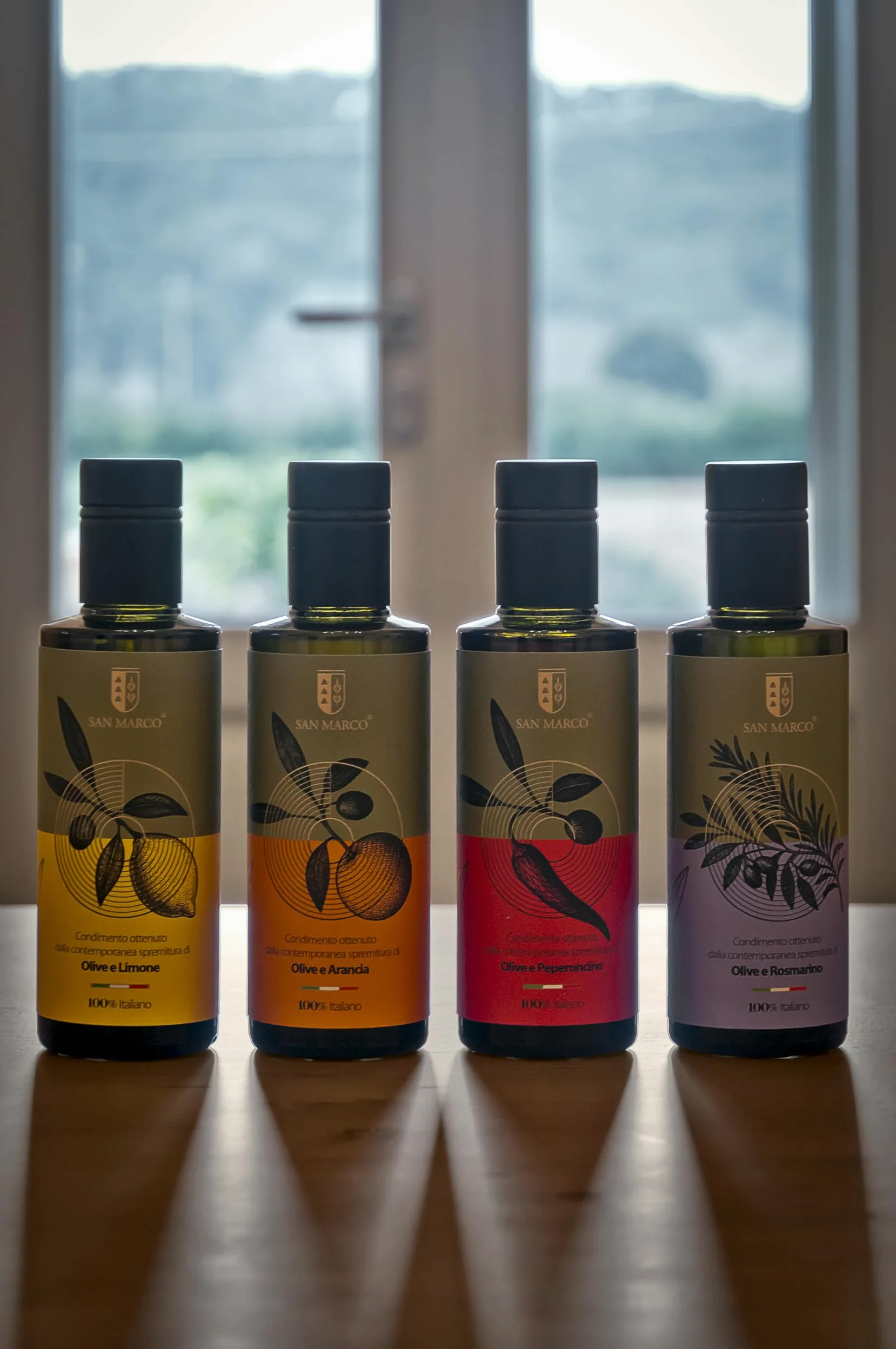 San Marco - Olio extra vergine di oliva all'arancia. Condimento artigianale di arance e olive- bottiglia vetro scuro 250 ml. - 100% italiano – Ideale sul pesce crudo e in pasticceria