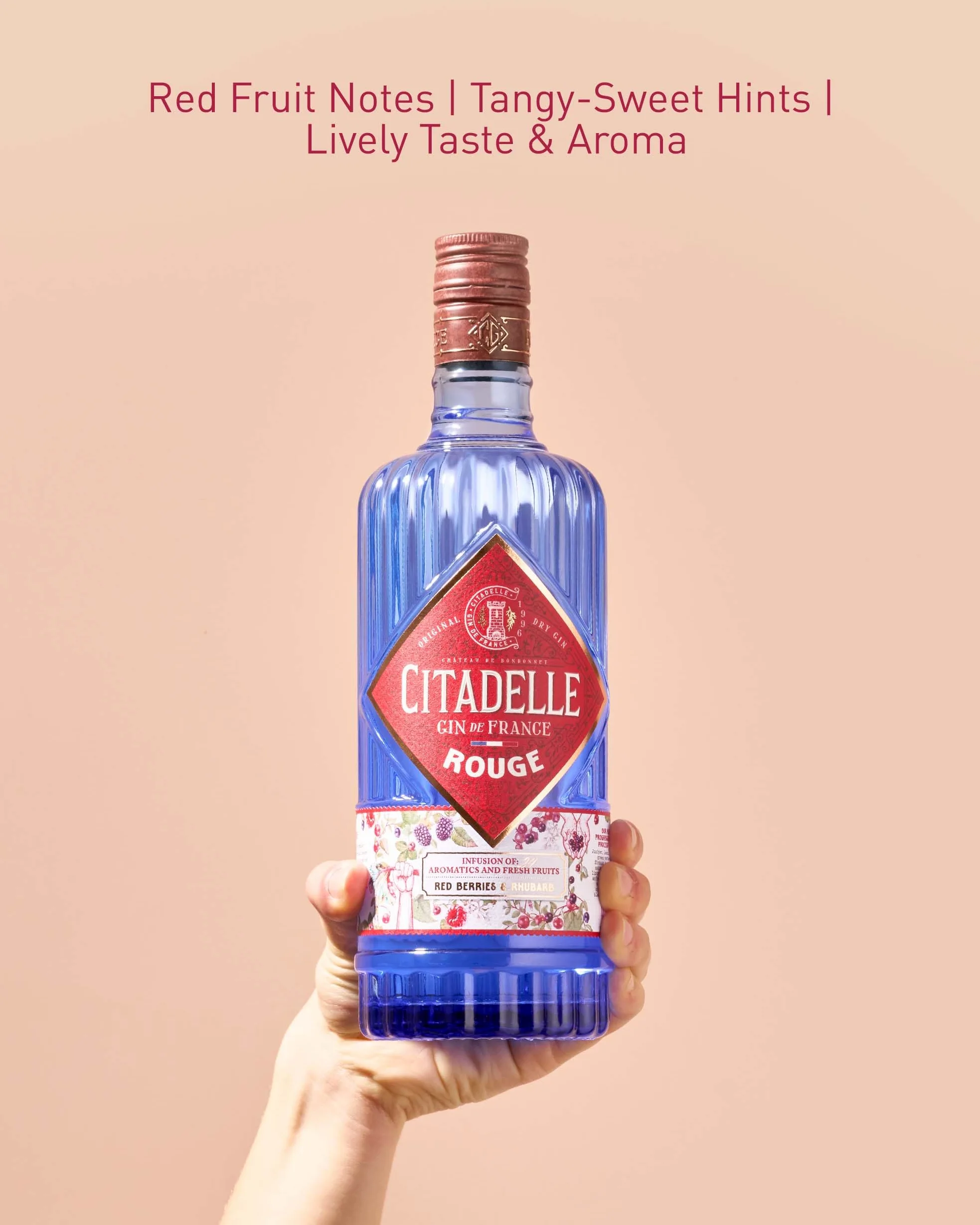 Citadelle, Gin Rouge, 700ml, Ideale per Gin Tonic Fruttato, Note di Frutti Rossi, Dolci e Piccanti, 24 Botaniche, Gin Artigianale Francese Distillato in Alambicco Tradizionale, Idea Regalo, 41,7% Vol.