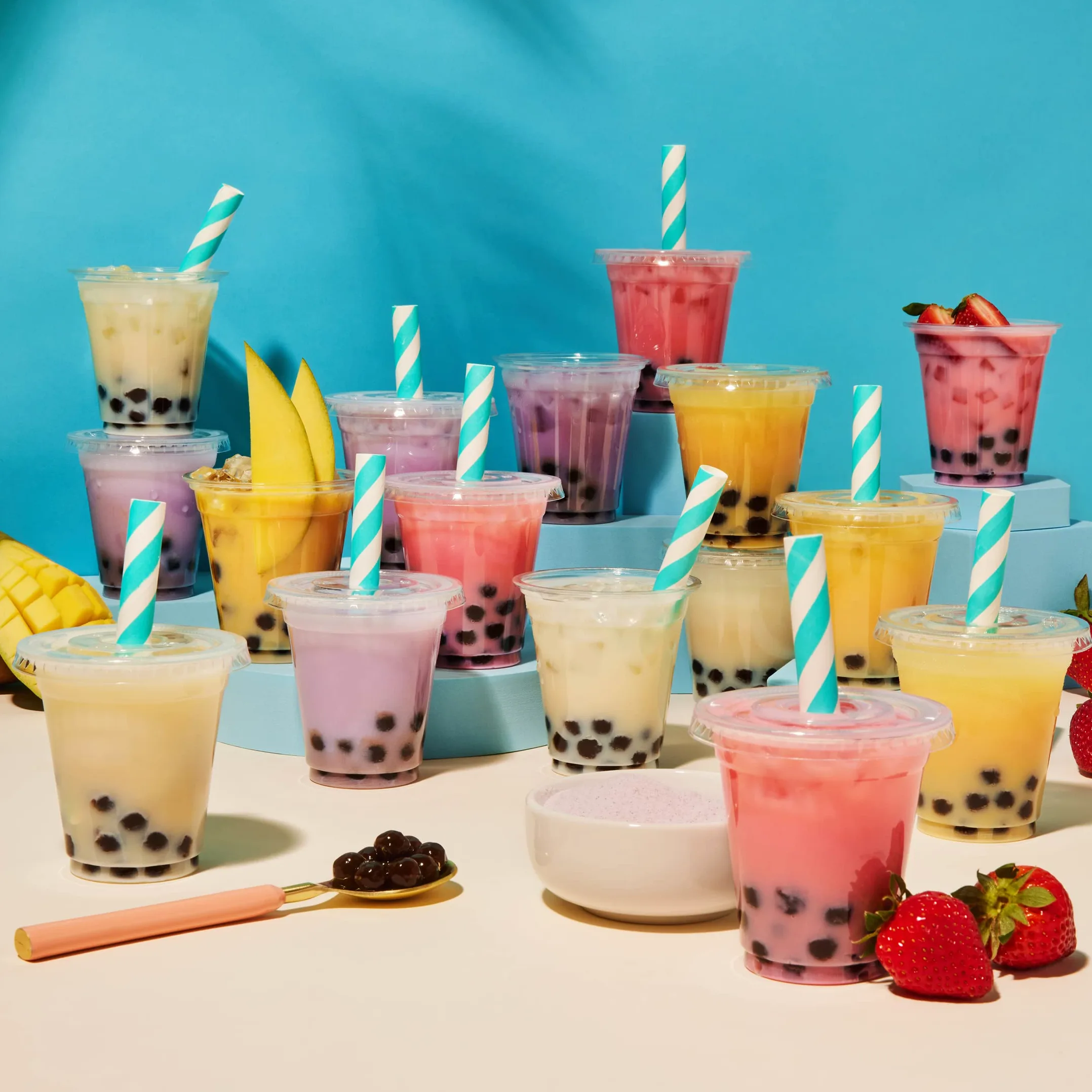 Thoughtfully Gourmet, Mini Boba Party Set, per 16 porzioni di Bubble Tea, con 4 gusti, perline Boba, tazze, coperchi e cannucce
