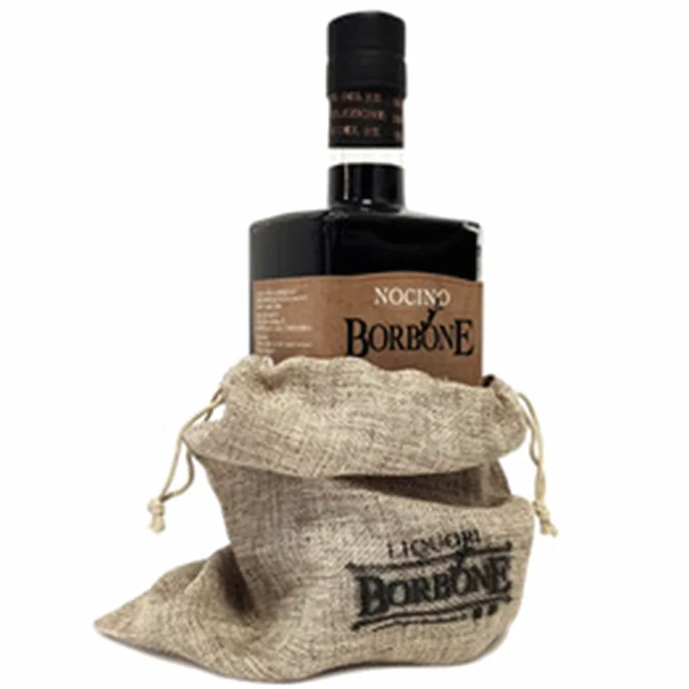 Nocino Liquore alle Noci | Borbone | Isola di Procida | 70cl | Edizione Limitata | Produzione 593 Bottiglie Anno | Ricetta del 700 | Produzione Artigianale | Sacco | Digestivo | Idea Regalo