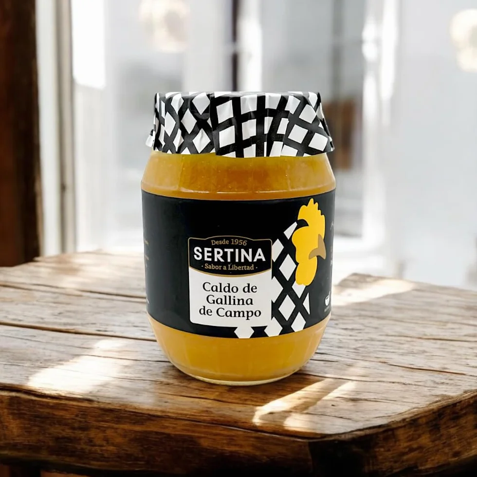 Sertina Brodo Di Pollo Ruspante Confezione Da 6 | 6 x 950 g| L'unico brodo sul mercato con 830 g di pollo per barattolo | Zuppa concentrata naturale, senza conservanti | cotto lentamente