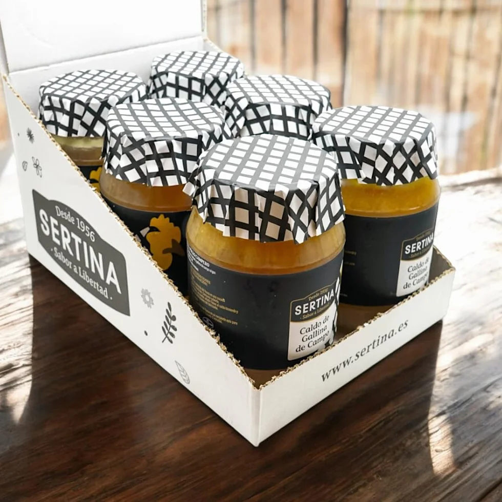 Sertina Brodo Di Pollo Ruspante Confezione Da 6 | 6 x 950 g| L'unico brodo sul mercato con 830 g di pollo per barattolo | Zuppa concentrata naturale, senza conservanti | cotto lentamente