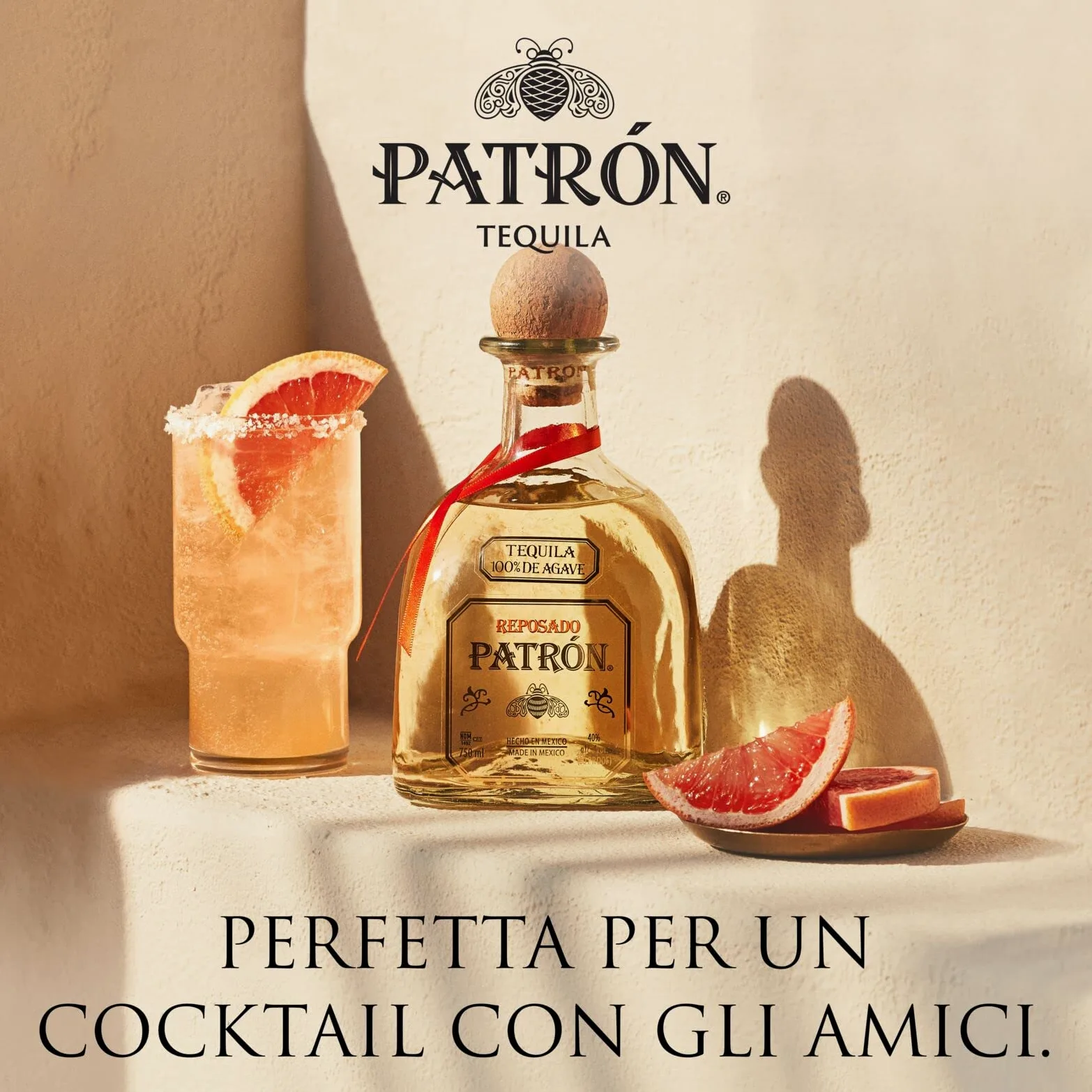 PATRÓN Reposado Premium Tequila, Vol. 40%, 70 cl / 700 ml, creata in Messico in piccoli lotti a partire dal 100% della migliore agave Weber Blue, invecchiata per oltre 2 mesi in botti di rovere