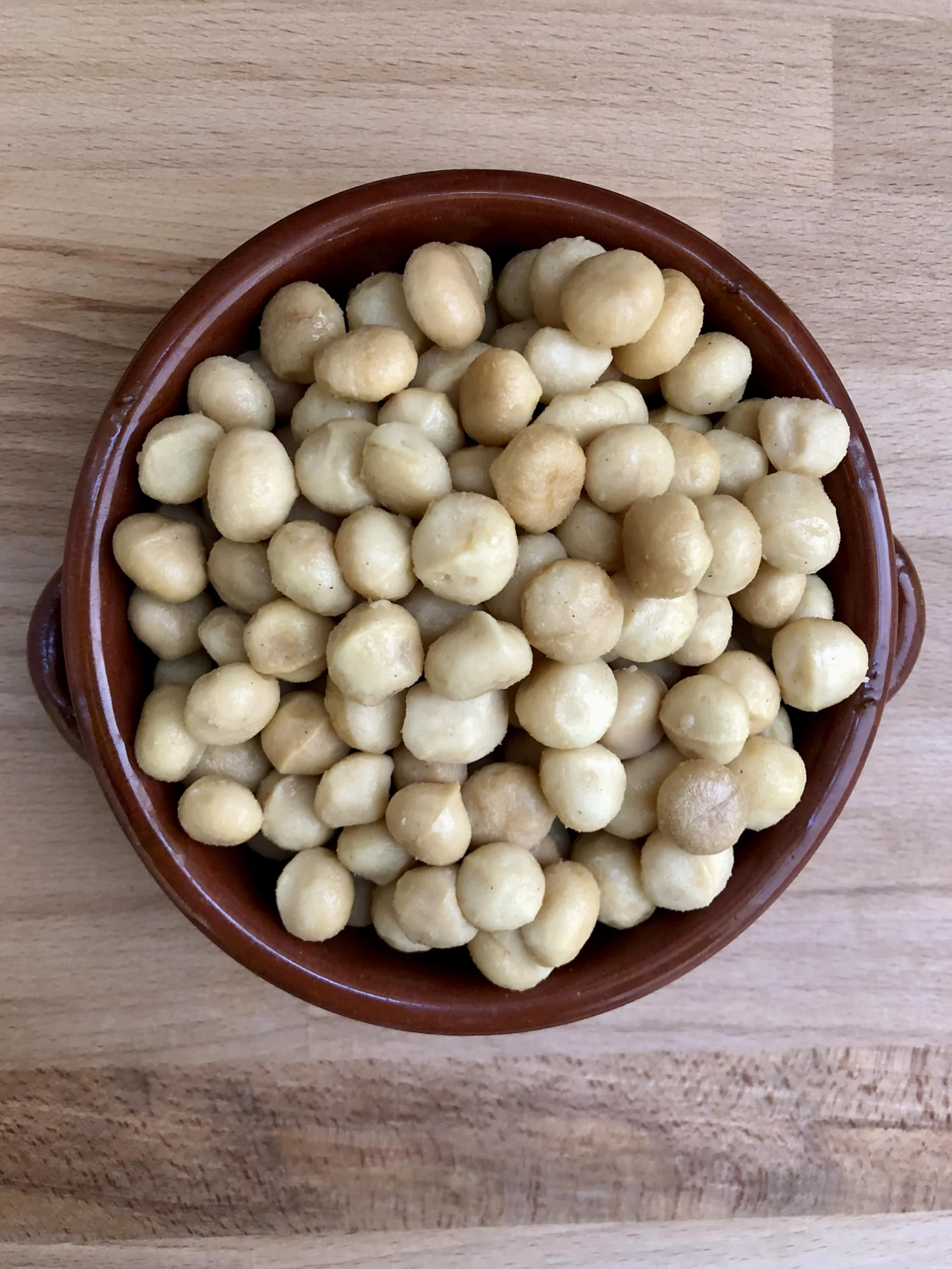 Noci Macadamia del Kenya Sgusciate - Calibrate - 100% NATURALI Senza Conservanti, Senza Sale e non Tostate - Confezione da 1 Kg in Sacchetto di Kraft Richiudibile