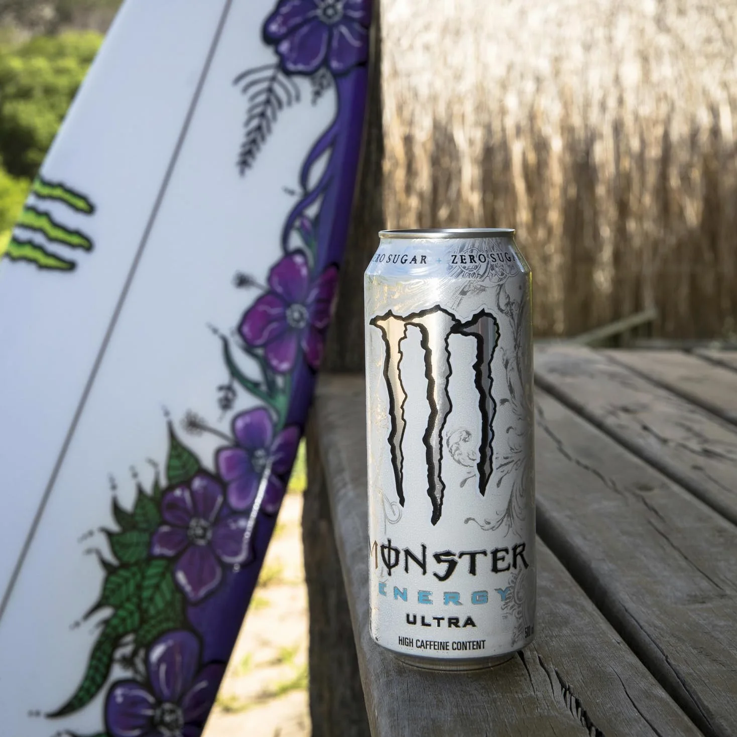 Monster Energy Ultra White – 24 Lattine da 500 ml, Energy Drink Zero Zuccheri e poche Calorie, Bevanda Energetica dal Gusto Leggero e Rinfrescante di Agrumi