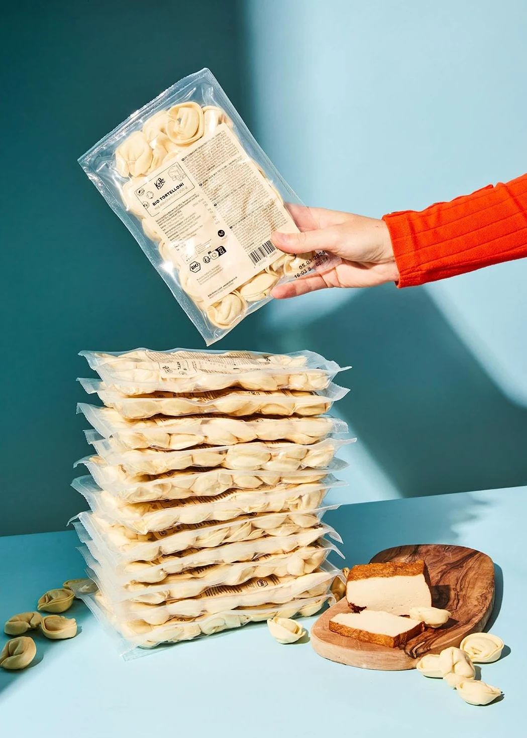 KoRo - Tortelloni con ripieno di tofu affumicato bio 250 g - Facili e veloci da preparare - Vegani - Qualità biologica - Si conservano senza refrigerazione