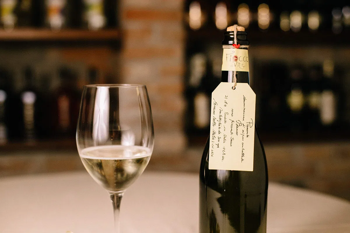 FIOCCO DI VITE Piemonte Doc Vino Bianco Fiocco Di Vite Vino Frizzante - 6 Bottiglie - 6 x 75cl