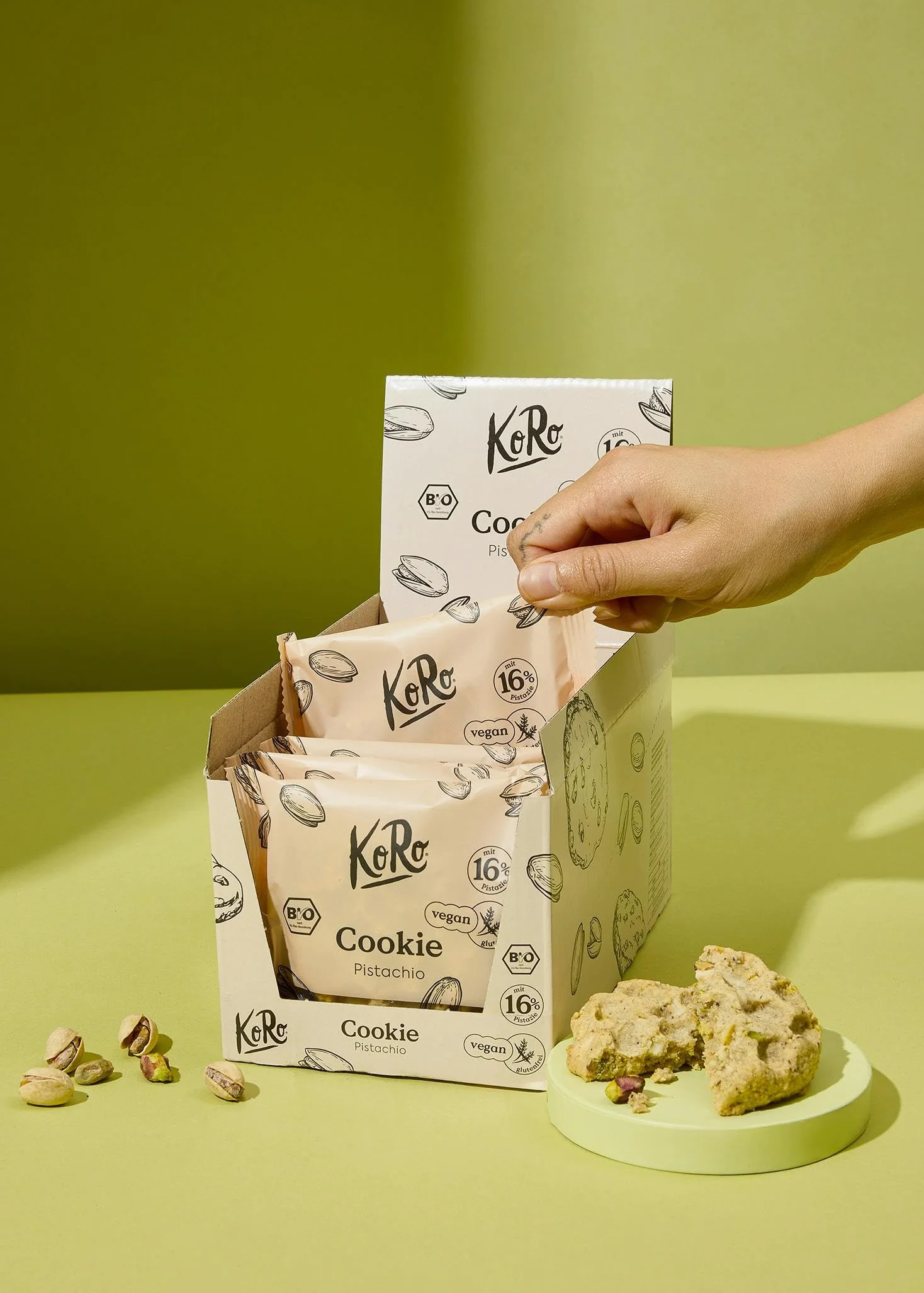 KoRo - Biscotto al pistacchio bio | 12 x 50 g - senza glutine e vegan - con cioccolato bianco, anacardi e pistacchi - qualità bio