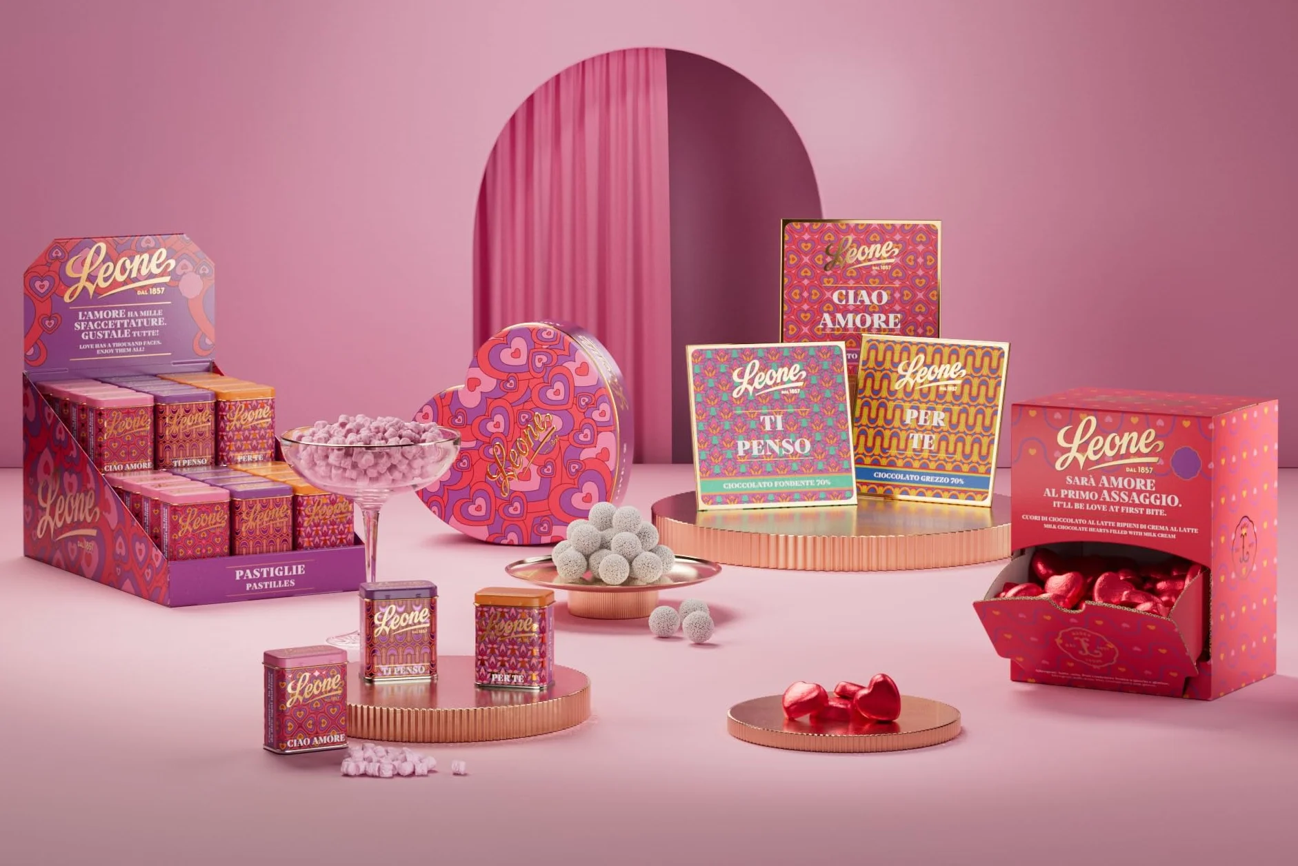 Leone dal 1857 - Latta Cuore - Cri Cri Torinesi Cioccolato Fondente - Collezione Love Pattern - Nocciola Ricoperta di Cioccolato e Granella di Zucchero - Vegano e Senza Glutine - 100gr