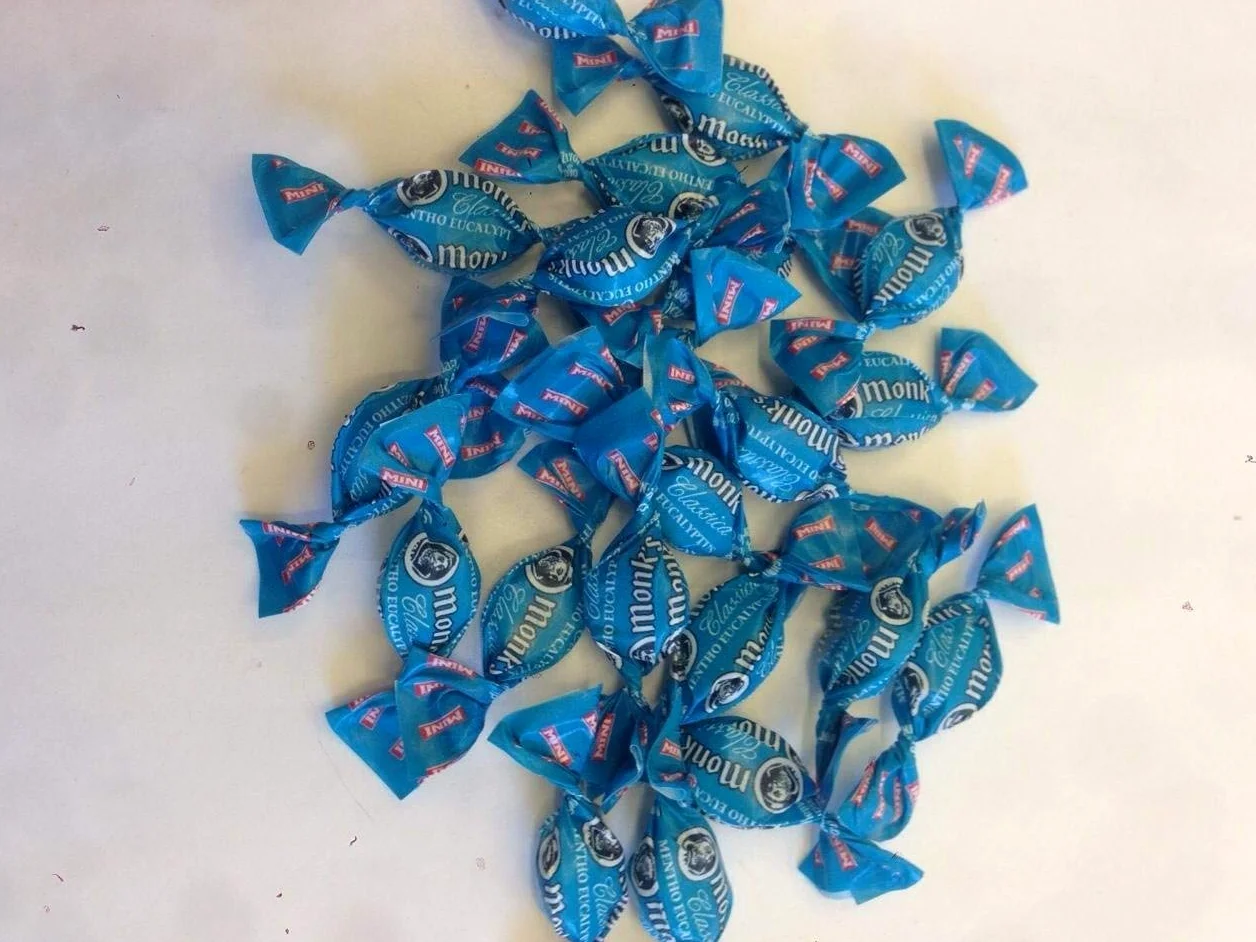 Caramelle Mini Monk's Balsamiche kg 2 | Sollievo immediato contro tosse, raffreddore e mal di gola, insieme alla piacevole freschezza delle erbe naturali