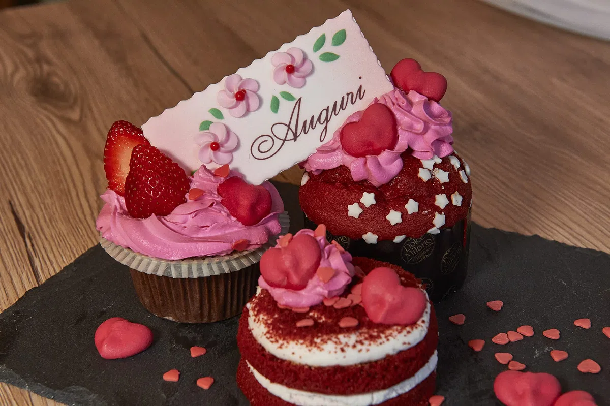 ITALIAN PIE - Biglietti/Targhette con fiori in pasta di zucchero con scritta Buon Compleanno per decorazione torte e gelati - 30pz. - MADE IN ITALY