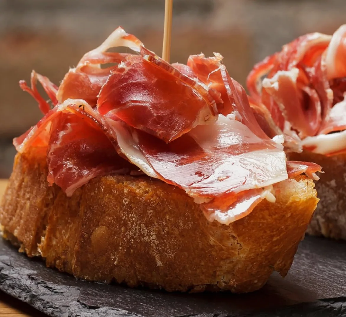 LalolaGourmet I Prosciutto Serrano Spagnolo -Trevélez I.G.P 7.5/8 kg Etichetta BLU, Stagionatura Naturale 100% Minima 17 Mesi, Senza glutine, Senza additivi