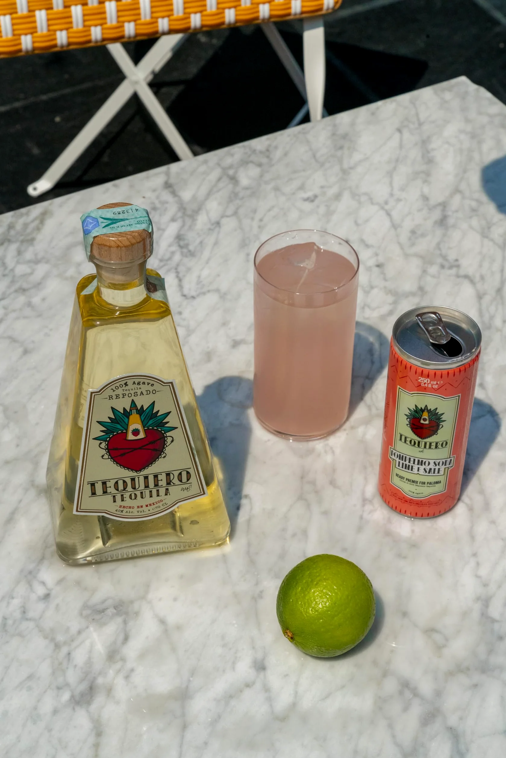 Tequiero Soda Pompelmo, Lime e Sale. Tequiero Paloma Premix. Bevanda agrumata con pompelmo rosa. Analcolico. Note fresche e floreali. Lattina da 250ml - Pack da 24 lattine.