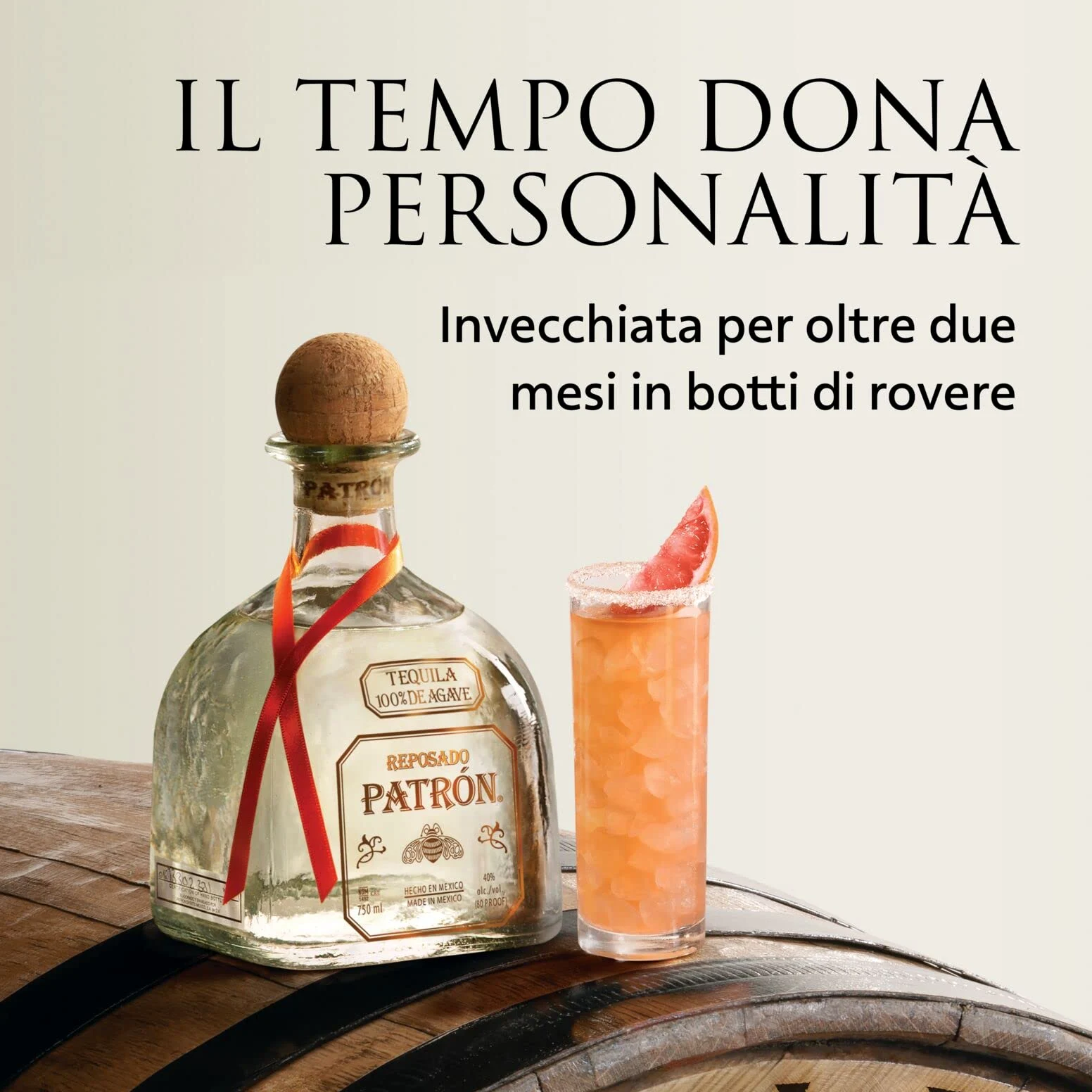 PATRÓN Reposado Premium Tequila, Vol. 40%, 70 cl / 700 ml, creata in Messico in piccoli lotti a partire dal 100% della migliore agave Weber Blue, invecchiata per oltre 2 mesi in botti di rovere