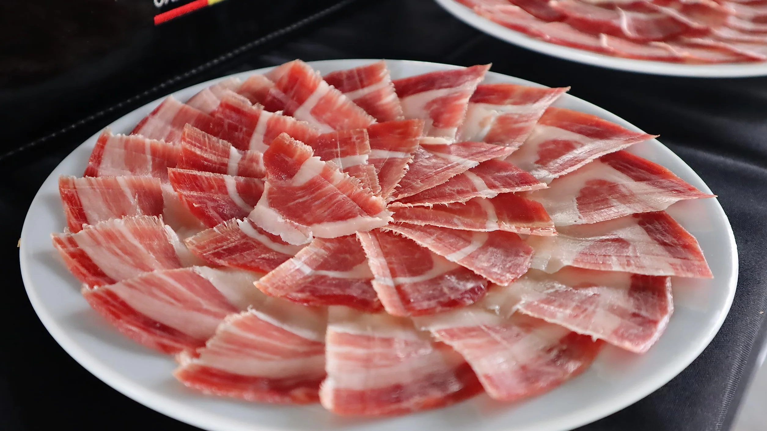 Corsevilla - Confezione di Jamón Ibérico di Bellota a Fette 100% - Spalla affettata 100% iberica di bellota - Prosciutto Crudo - Prosciutto Pata negra - Salumi - 12 pezzi - 100 grammi per confezione.