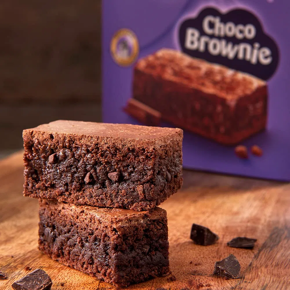 Milka, Choco Brownie, Tortina Soffice e Golosa con Golose Pepite di Cioccolato al Latte e un Cuore di Cioccolato Milka, con Latte Alpino, Cacao Sostenibile, 150g (6 merende da 25g) (Confezione da 6)