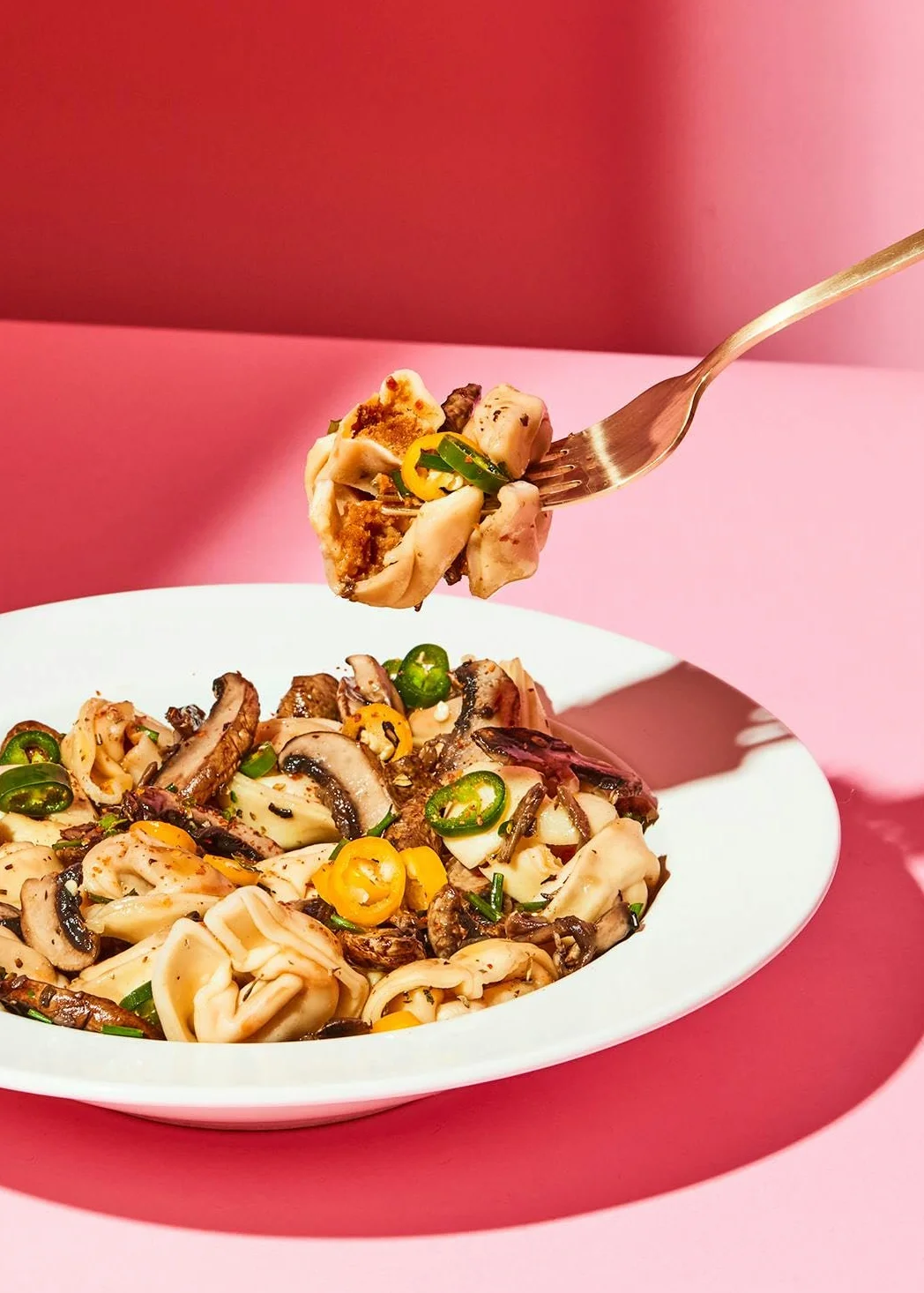 KoRo - Tortelloni con lenticchie e peperoncino bio 12 x 250 g - Vegan - Qualità biologica - Fonte di proteine e fibre - Si conservano al fresco