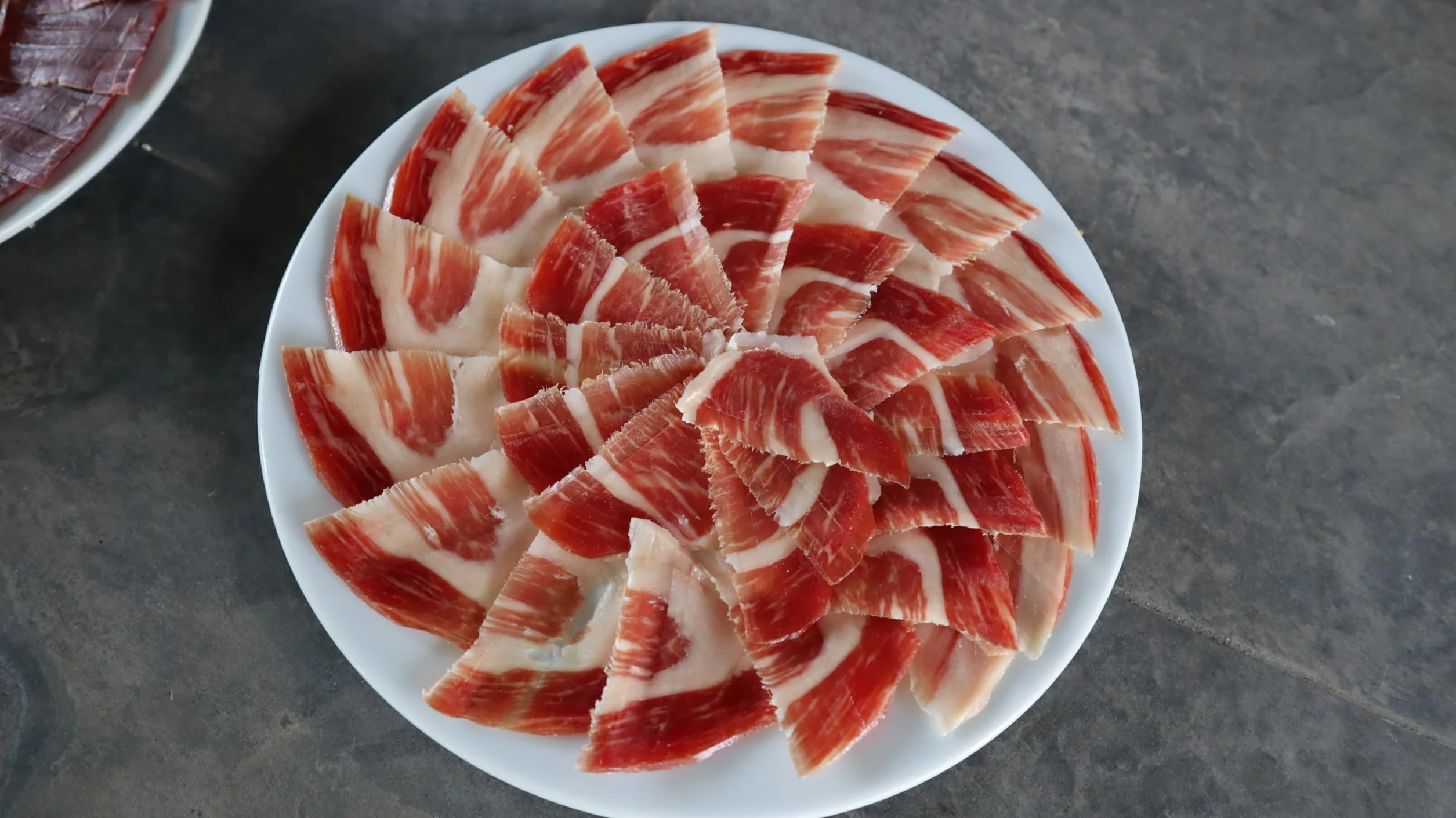 Corsevilla - Confezione di Jamón Ibérico di Bellota a Fette 100% - Spalla affettata 100% iberica di bellota - Prosciutto Crudo - Prosciutto Pata negra - Salumi - 12 pezzi - 100 grammi per confezione.