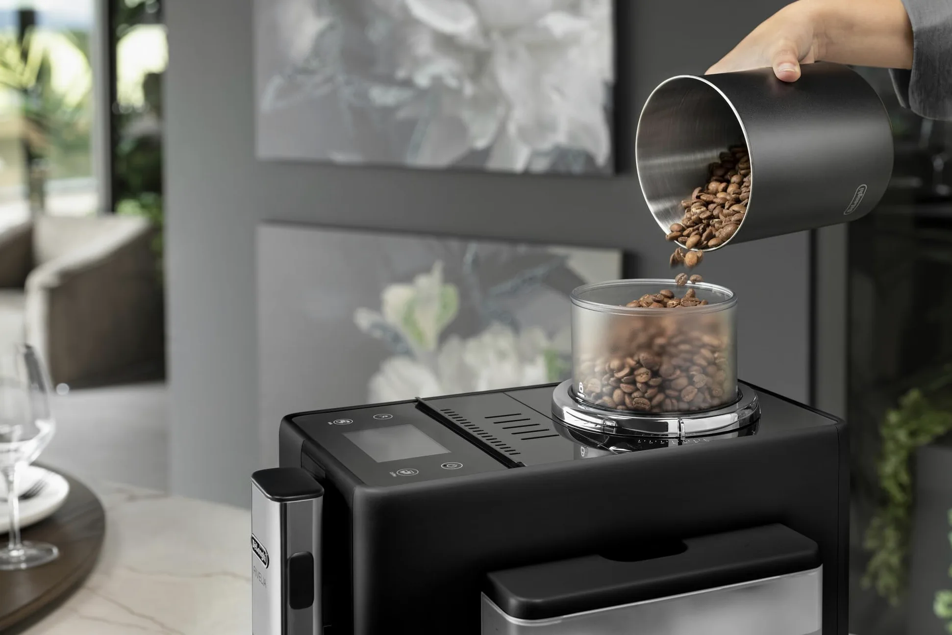 De'Longhi Kimbo DLSC611 Caffè in grani 35% Arabica e 65% Robusta per Macchine da Caffè Automatiche, 1KG, Made in Italy, Tostatura media, Gusto Speziato e Caramello, Origine Brasile, Colombia e India