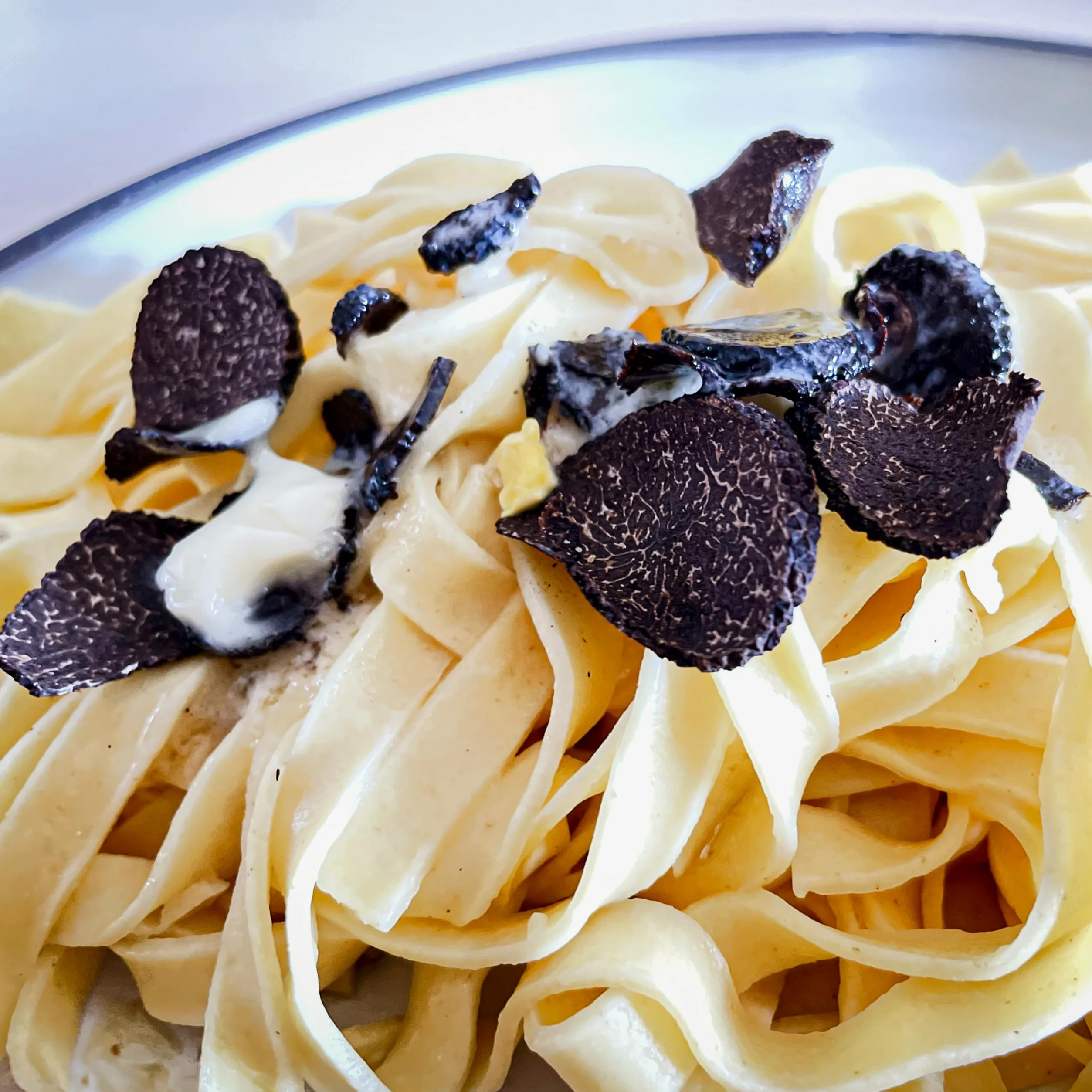 Valnerina Tartufi Tartufo Nero Estivo Intero | Naturale, Artigianale e Italiano conservato nel proprio succo | Vasetto 200 gr.