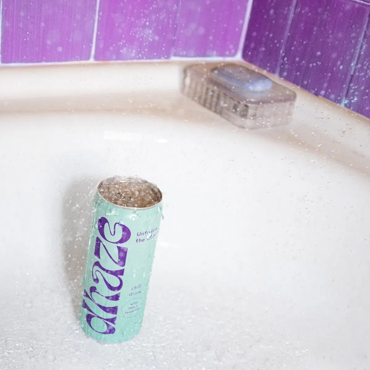 Dhaze: chill drink analcolico confezione da 24 lattine da 0,33l con estratto di semi di canapa