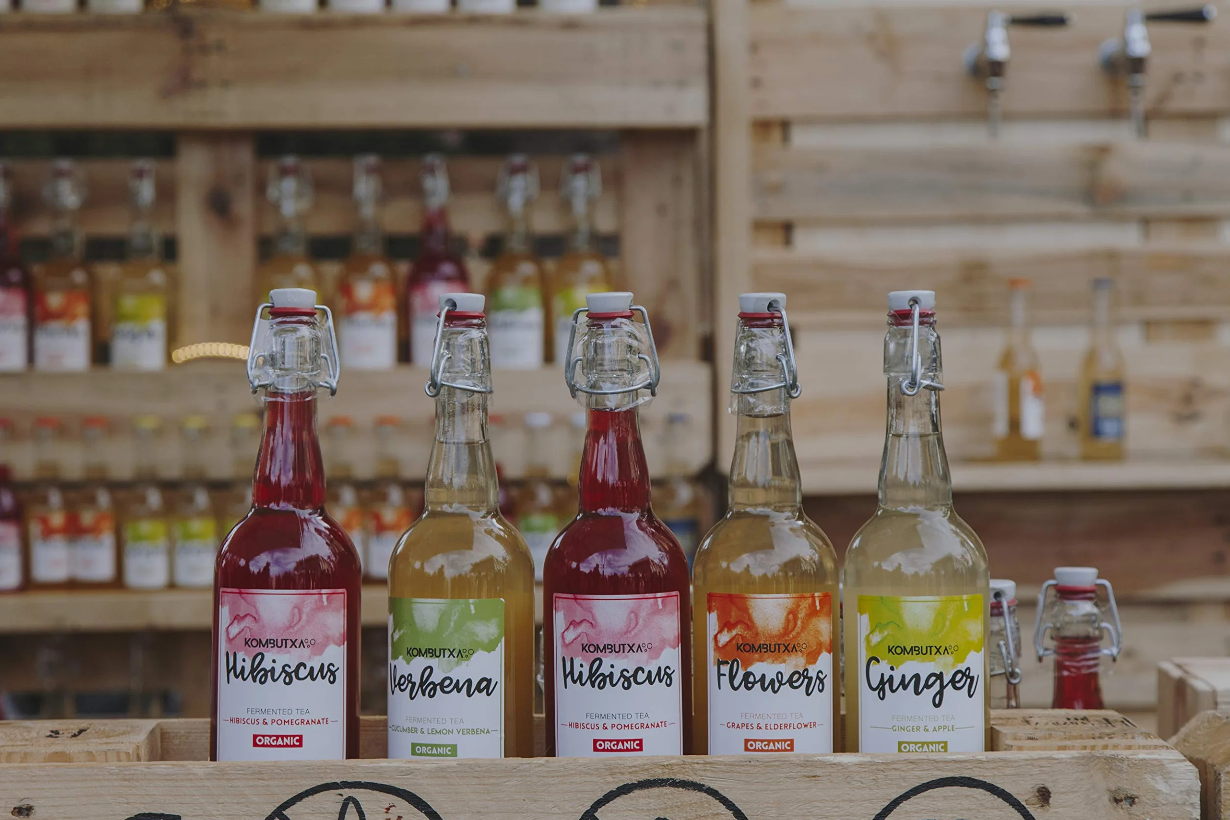 KOMBUTXA BEBIDA TE KOMBUCHA ORGANICA - Confezione da 6ud di 750ml | Sapore Ibisco e Melograno 3ud e Zenzero e mela 3ud | Bevanda Energetica al Tè Fermentato Biologico | Senza Zuccheri Aggiunti